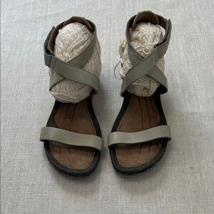 Teva Sandals Women’s 8.5 Carrillo Cream Leather Wedges